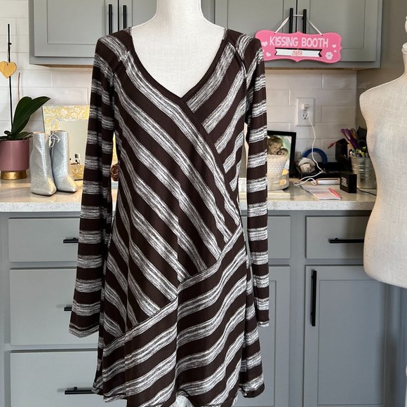 Studio M Gray and Brown Striped V-Neck Dress Size XL - Picture 8 of 8